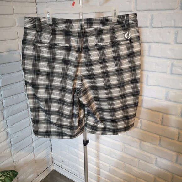 Puma Sport Lifestyle Men's Plaid Golf Shorts - Picture 2 of 11